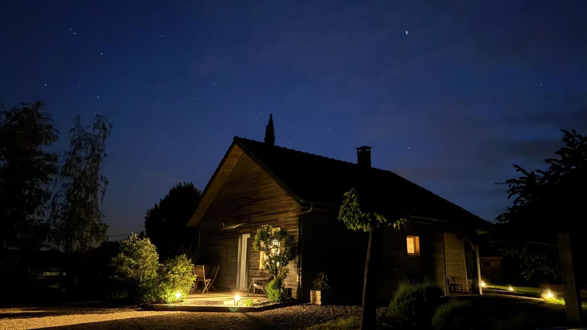 Gite De La Tuillere, Maison Contemporaine En Bois Avec Vue Et Piscine Saint-Aulaire Экстерьер фото